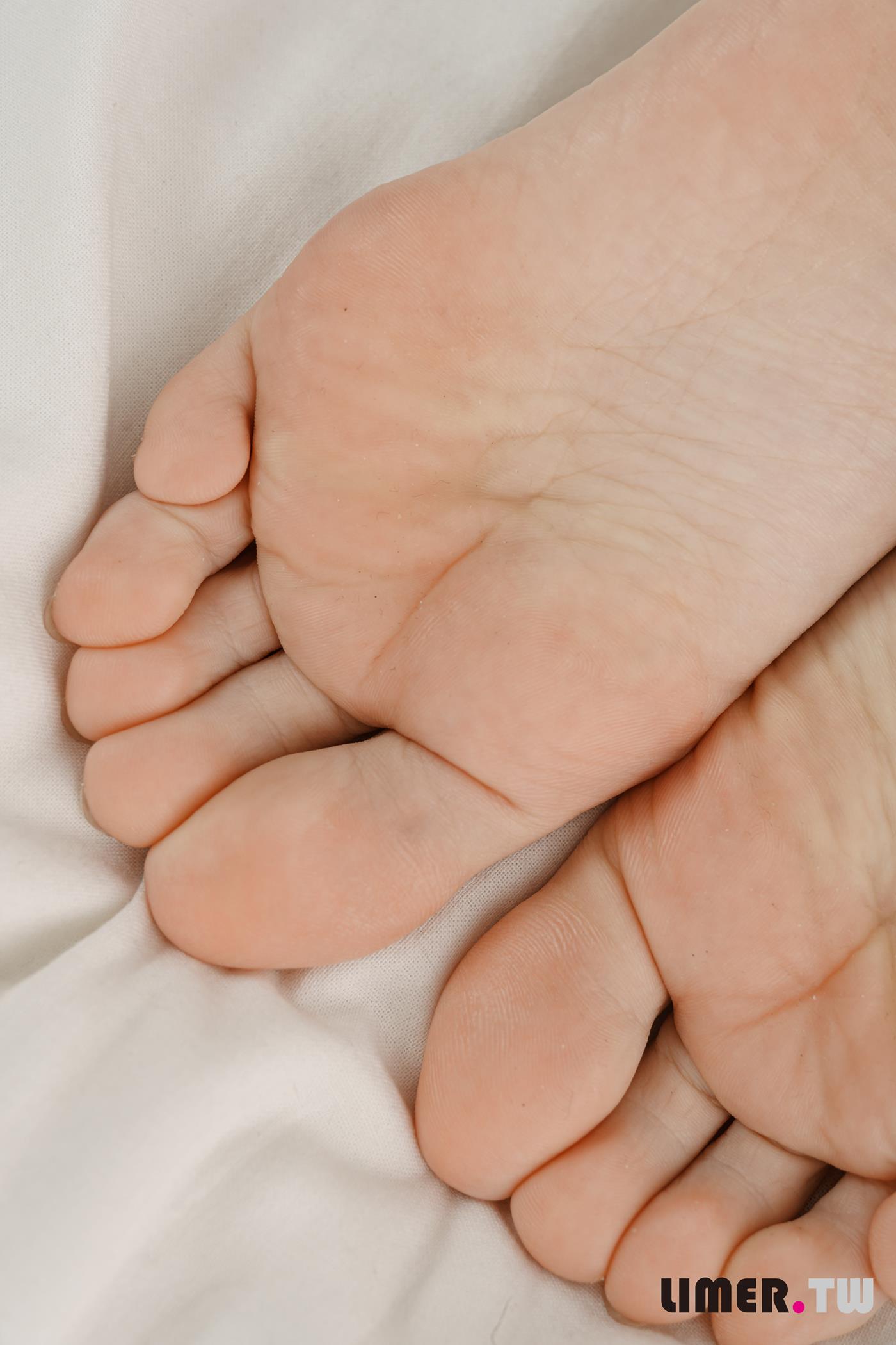 图片[105]-Limerence原创 NO.054 Lily 泳装处女作极品裸足出道即巔峰[165P] – 速更版-美库