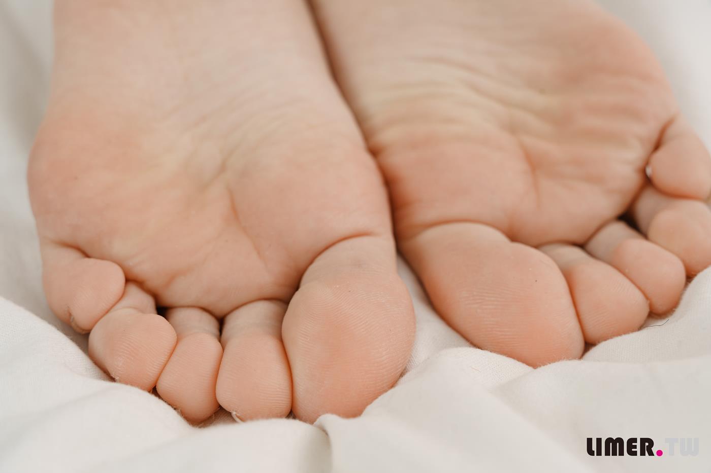 图片[106]-Limerence原创 NO.054 Lily 泳装处女作极品裸足出道即巔峰[165P] – 速更版-美库