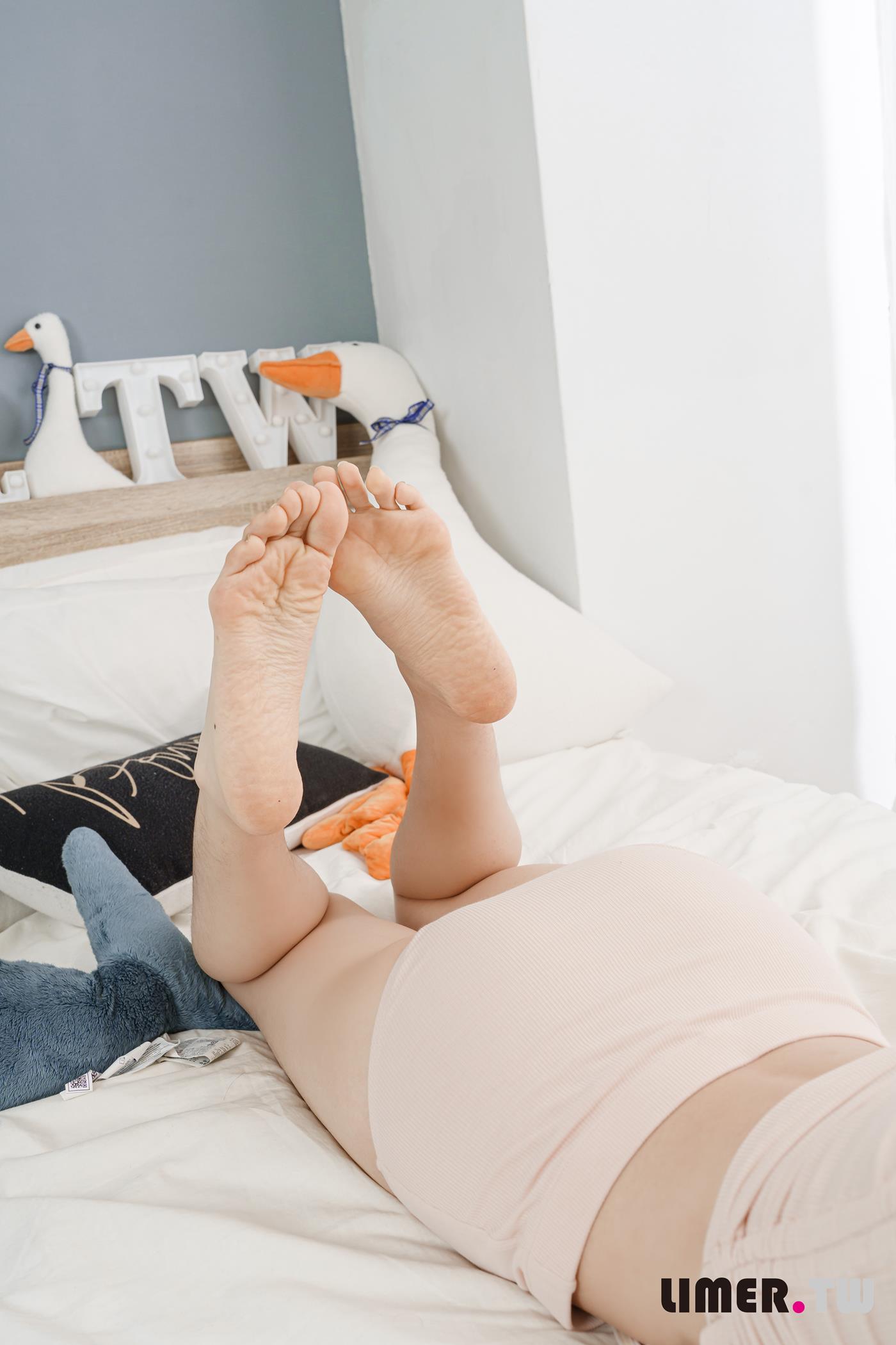 图片[121]-Limerence原创 NO.054 Lily 泳装处女作极品裸足出道即巔峰[165P] – 速更版-美库