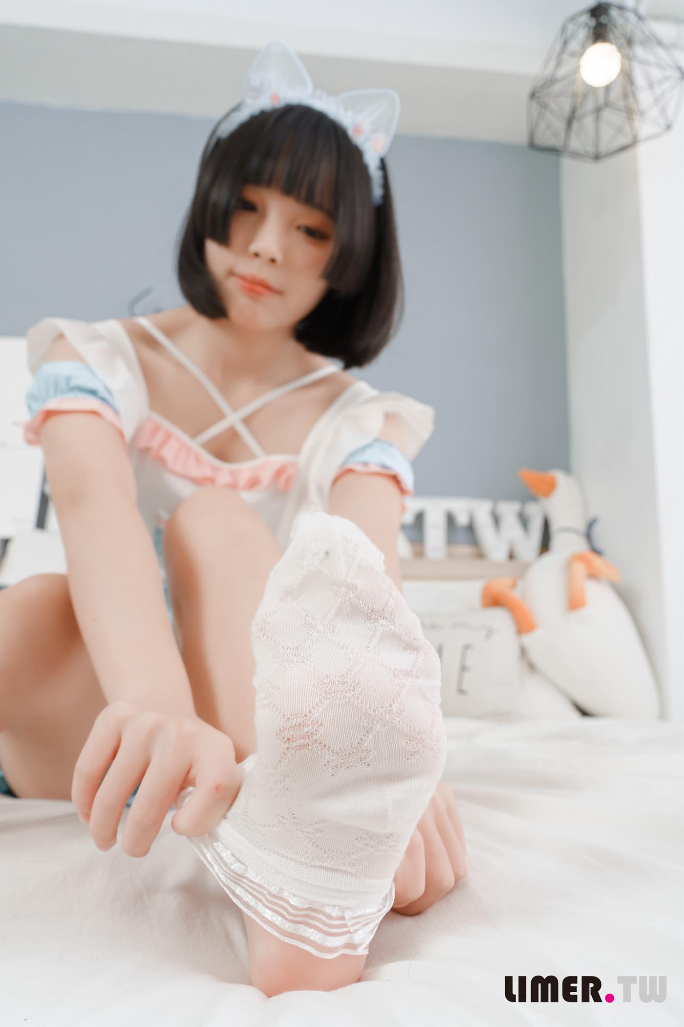 图片[15]-Limerence原创 NO.055 之之 女仆装扮柔嫩欧派与裸足 请主人享用[170P] – 速更版-美库