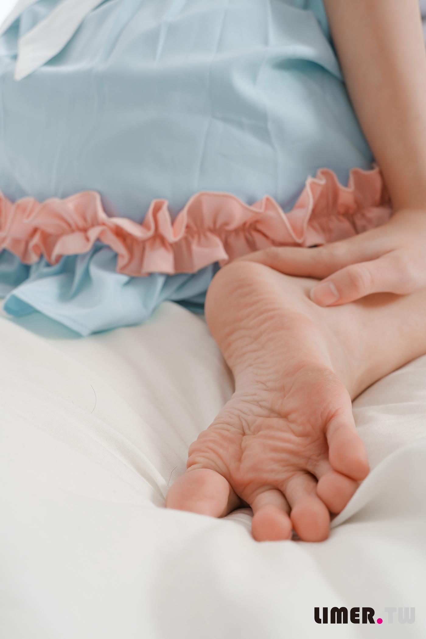 图片[63]-Limerence原创 NO.055 之之 女仆装扮柔嫩欧派与裸足 请主人享用[170P] – 速更版-美库