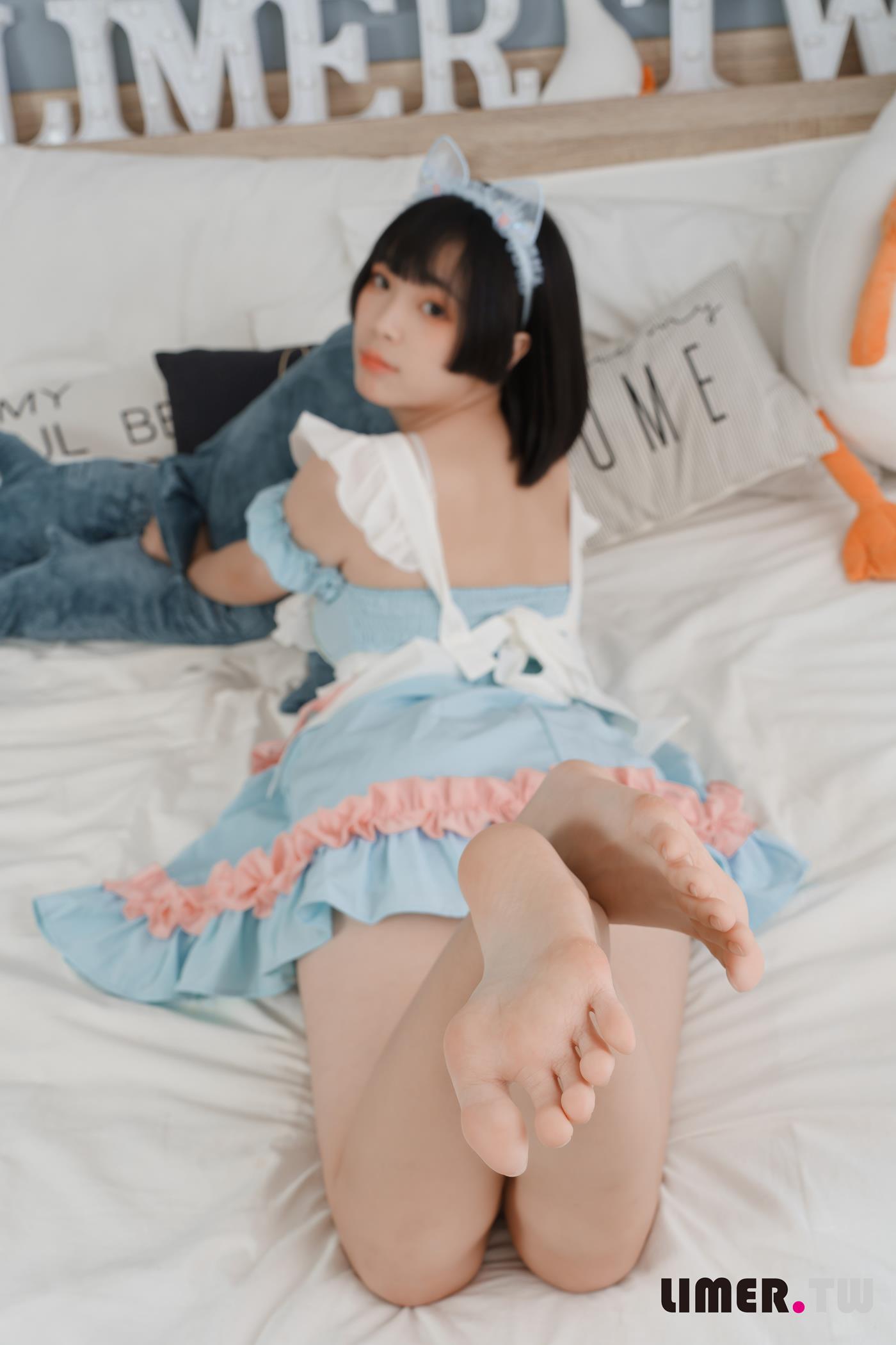 图片[95]-Limerence原创 NO.055 之之 女仆装扮柔嫩欧派与裸足 请主人享用[170P] – 速更版-美库