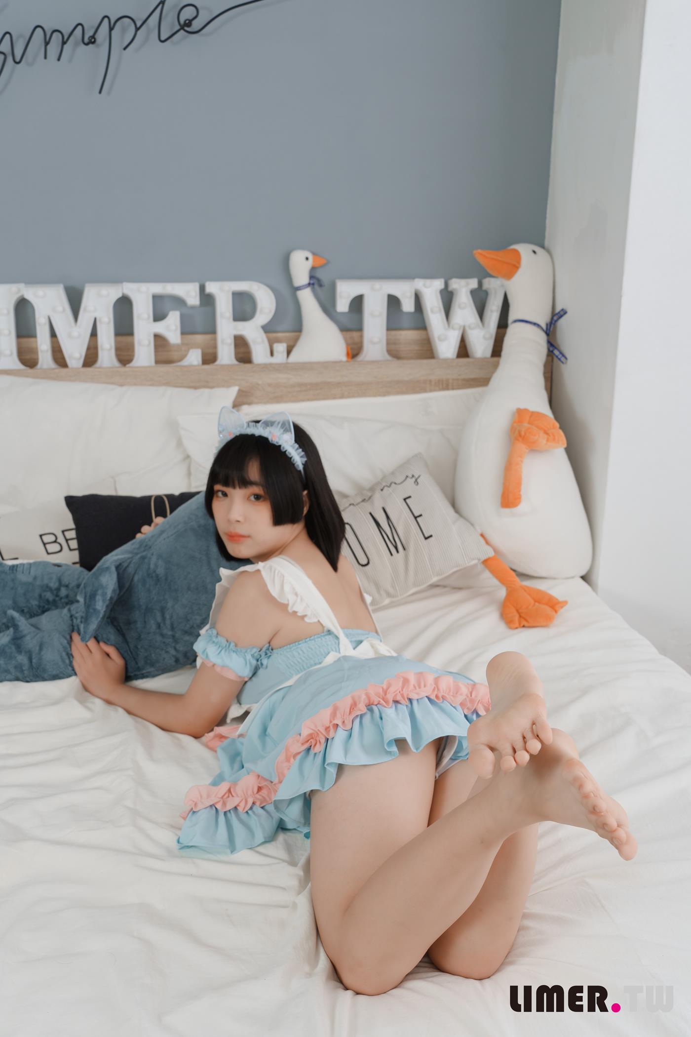 图片[96]-Limerence原创 NO.055 之之 女仆装扮柔嫩欧派与裸足 请主人享用[170P] – 速更版-美库