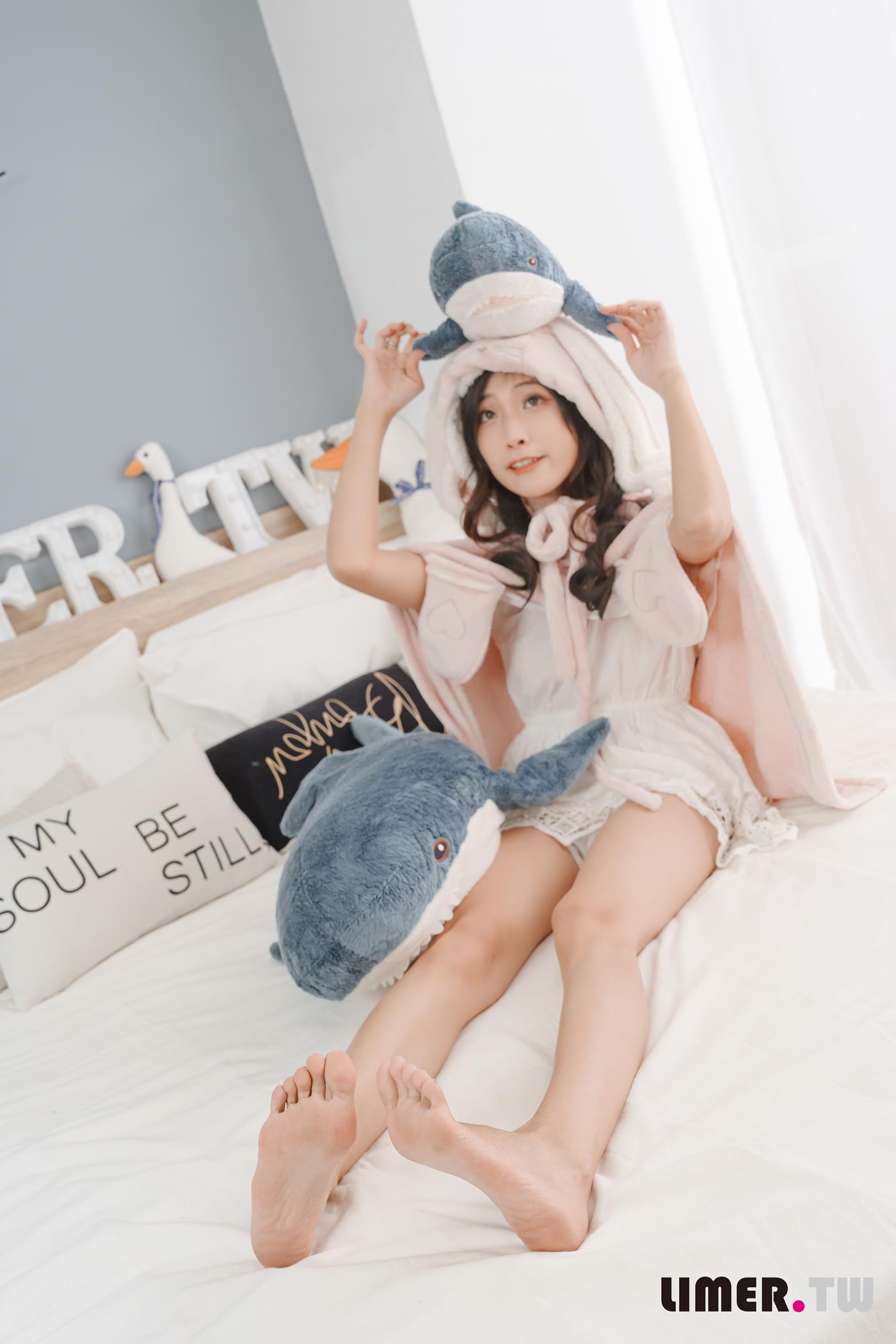 图片[22]-Limerence原创 NO.057 Yumi 变身可爱兔兔送裸足来拜年[165P] – 速更版-美库