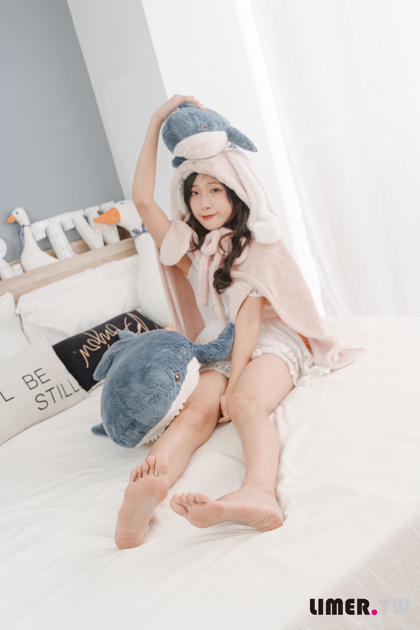 图片[23]-Limerence原创 NO.057 Yumi 变身可爱兔兔送裸足来拜年[165P] – 速更版-美库