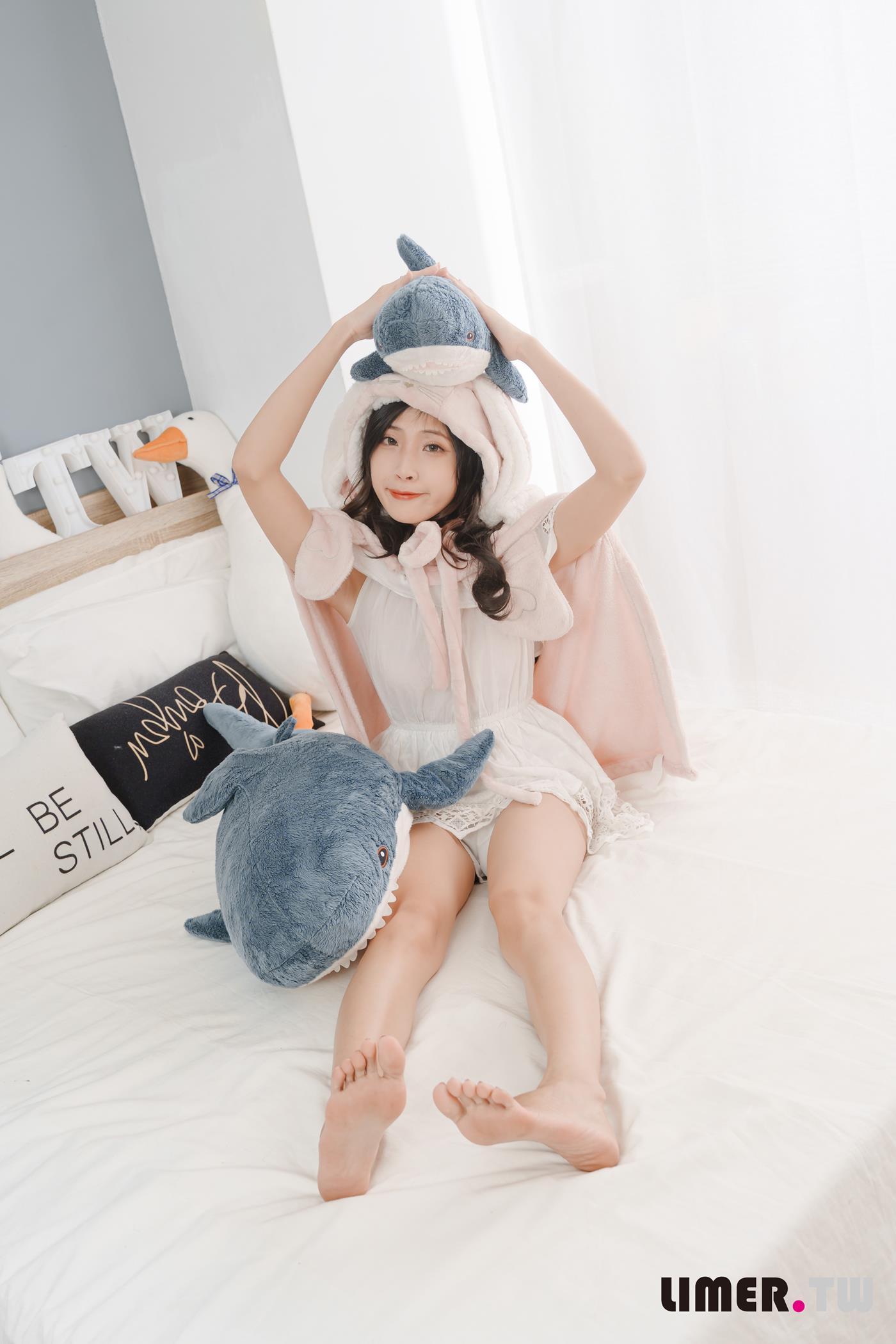 图片[24]-Limerence原创 NO.057 Yumi 变身可爱兔兔送裸足来拜年[165P] – 速更版-美库