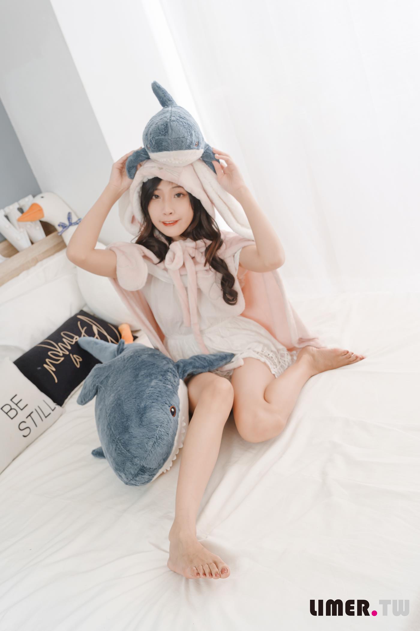 图片[25]-Limerence原创 NO.057 Yumi 变身可爱兔兔送裸足来拜年[165P] – 速更版-美库