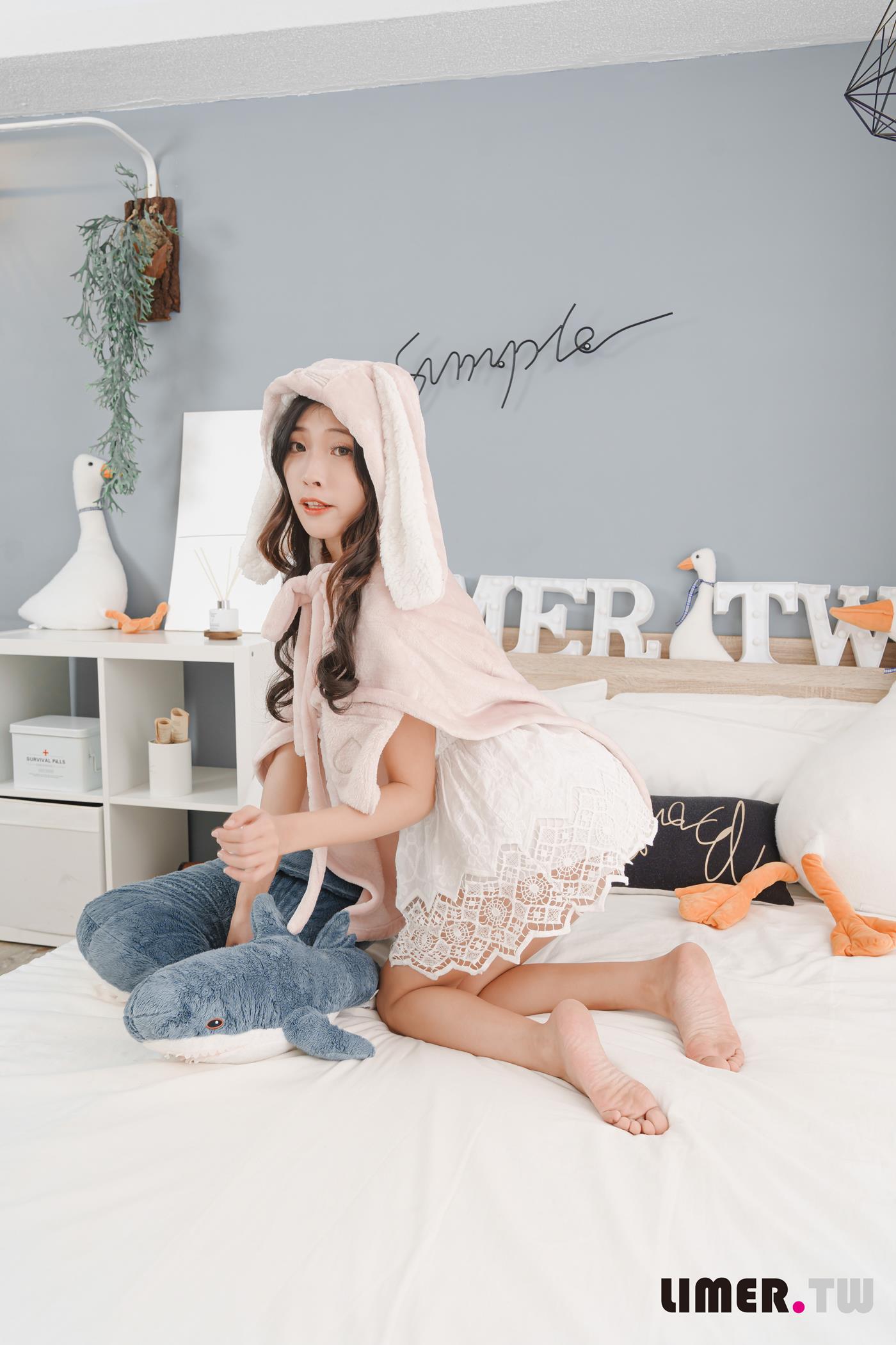 图片[36]-Limerence原创 NO.057 Yumi 变身可爱兔兔送裸足来拜年[165P] – 速更版-美库