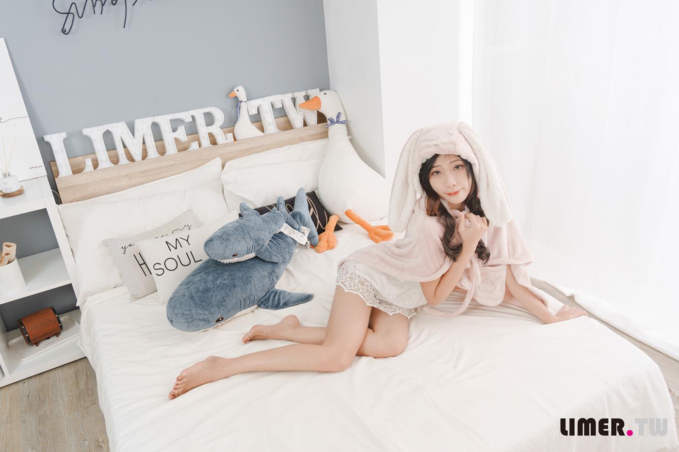 图片[58]-Limerence原创 NO.057 Yumi 变身可爱兔兔送裸足来拜年[165P] – 速更版-美库