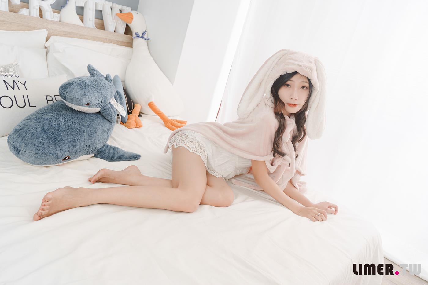 图片[59]-Limerence原创 NO.057 Yumi 变身可爱兔兔送裸足来拜年[165P] – 速更版-美库