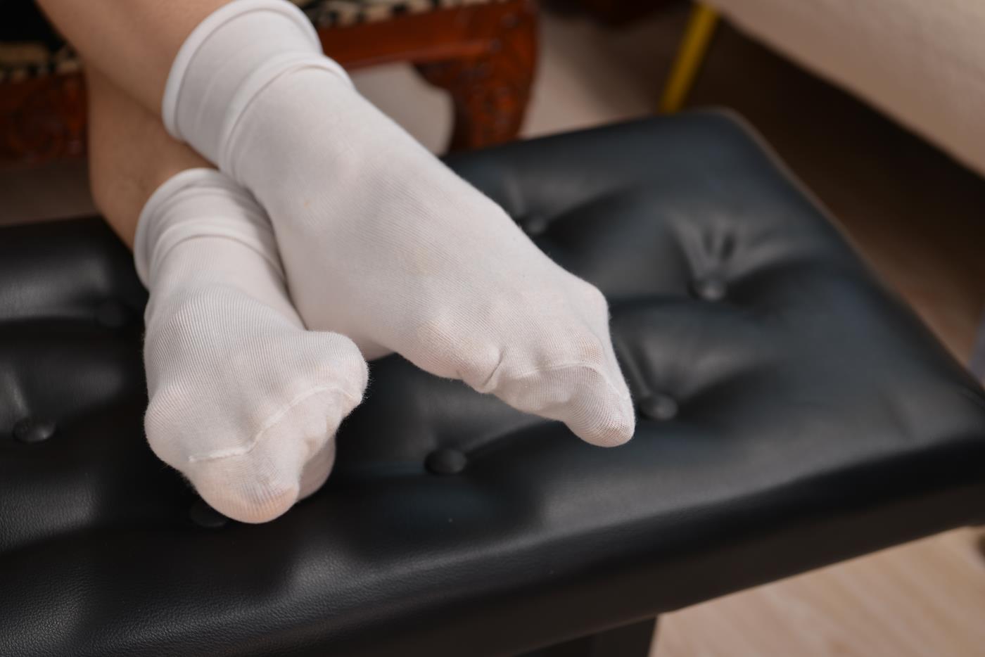 图片[15]-Sexy Asian Girls Feet – NO.027 小雅展示她的39码大脚丫棉袜裸足[214P] – 速更版-美库