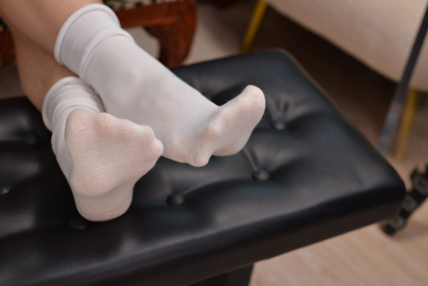 图片[16]-Sexy Asian Girls Feet – NO.027 小雅展示她的39码大脚丫棉袜裸足[214P] – 速更版-美库