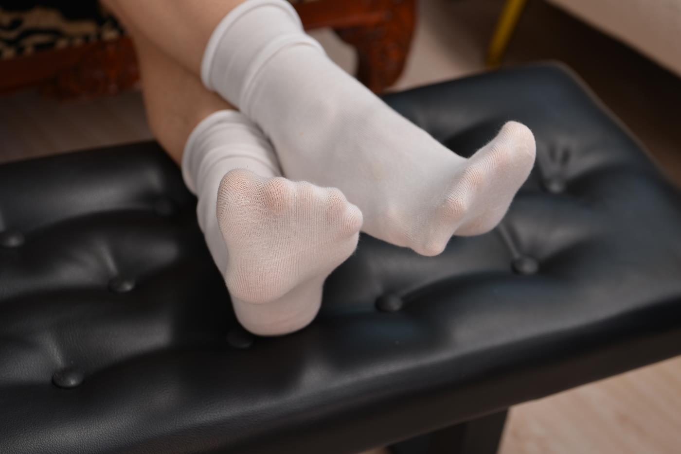 图片[17]-Sexy Asian Girls Feet – NO.027 小雅展示她的39码大脚丫棉袜裸足[214P] – 速更版-美库