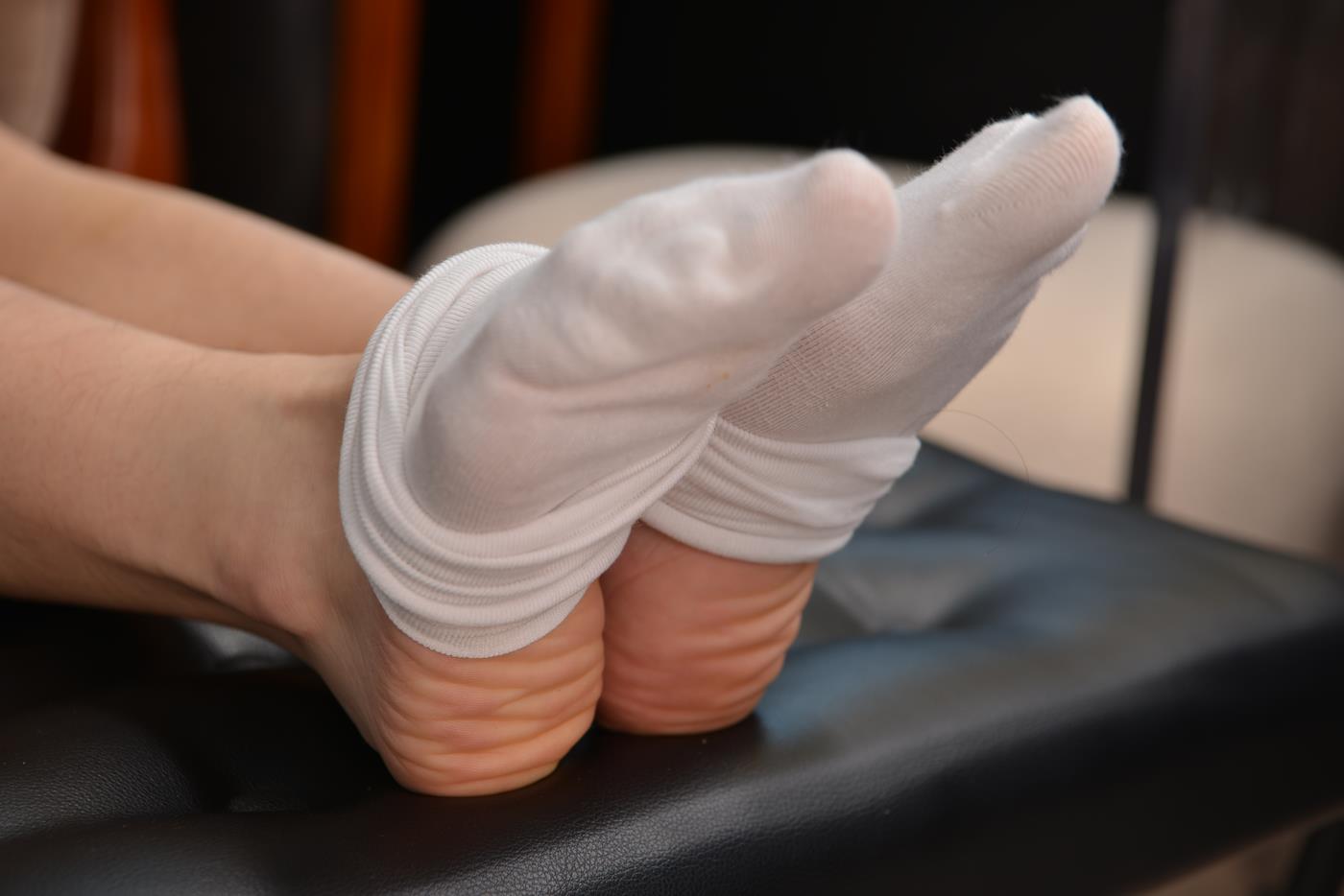 图片[23]-Sexy Asian Girls Feet – NO.027 小雅展示她的39码大脚丫棉袜裸足[214P] – 速更版-美库