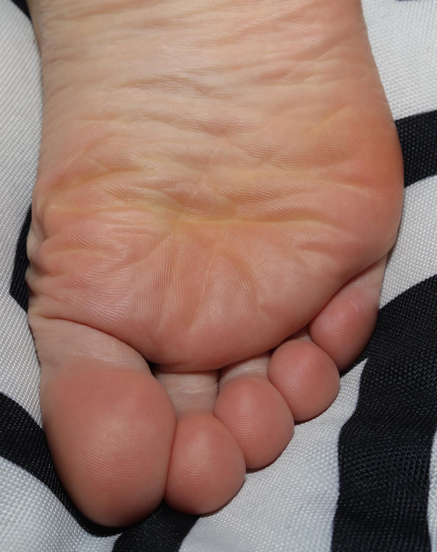 图片[12]-[Pary学生模拍] No.046 大美女琪琪脚底大餐，近距离脚底特写 [130P] – 速更版-美库