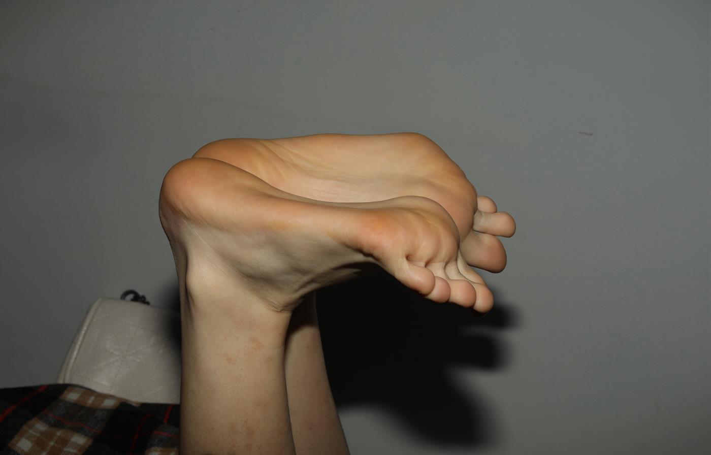 图片[121]-[Pary学生模拍] No.046 大美女琪琪脚底大餐，近距离脚底特写 [130P] – 速更版-美库