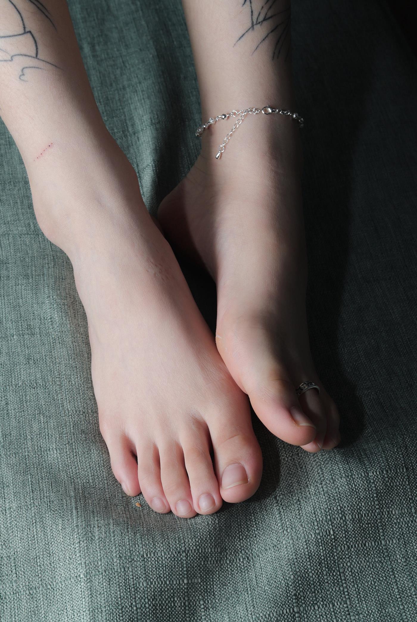 图片[14]-[Pary学生模拍] No.047 大美女婉华再次展示39码超白大美jiao [120P] – 速更版-美库