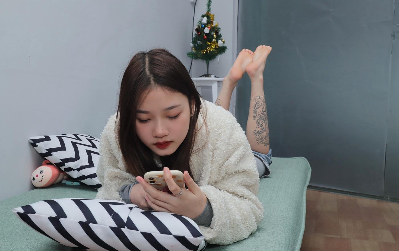 图片[76]-[Pary学生模拍] No.047 大美女婉华再次展示39码超白大美jiao [120P] – 速更版-美库