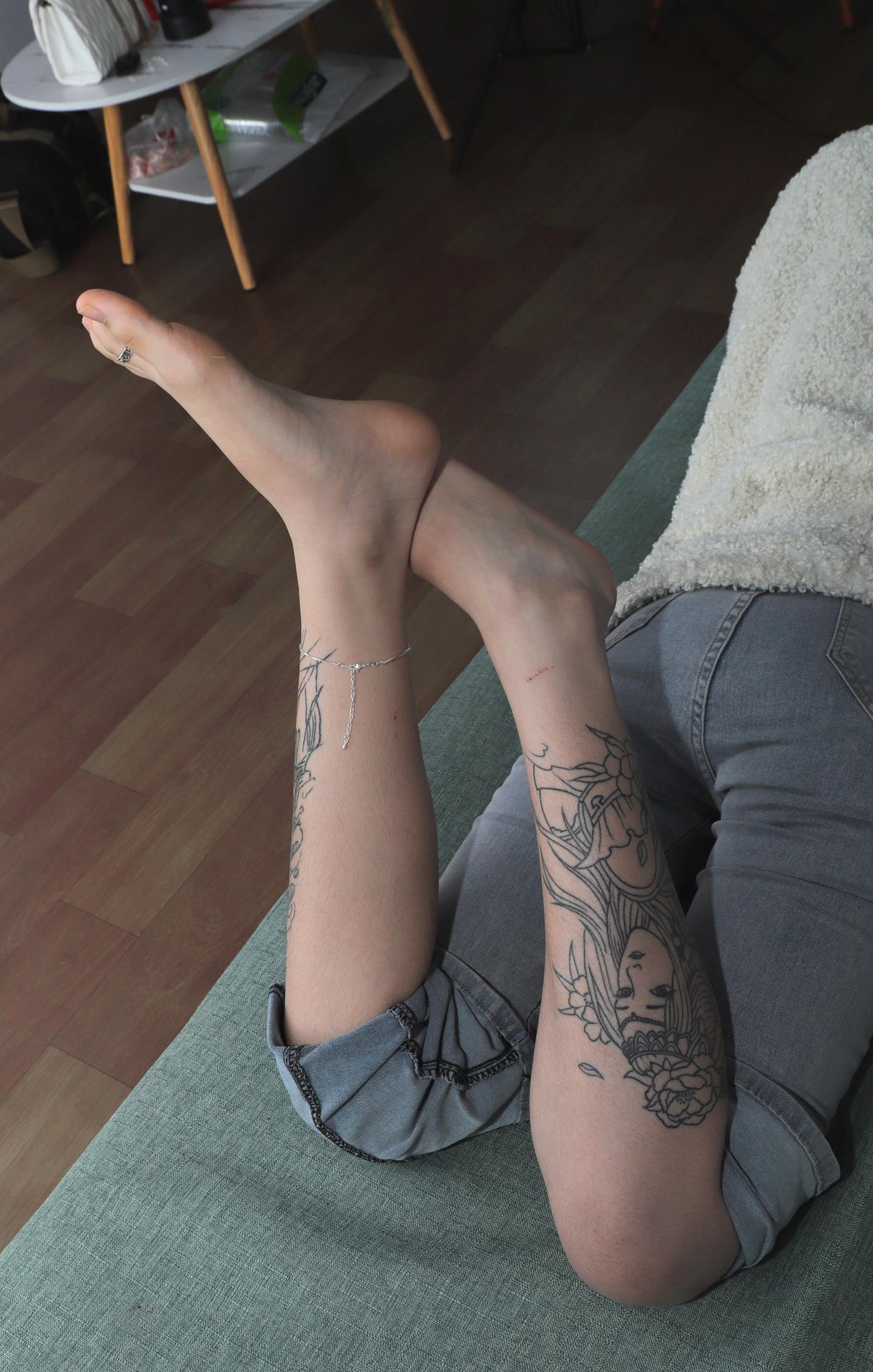 图片[86]-[Pary学生模拍] No.047 大美女婉华再次展示39码超白大美jiao [120P] – 速更版-美库