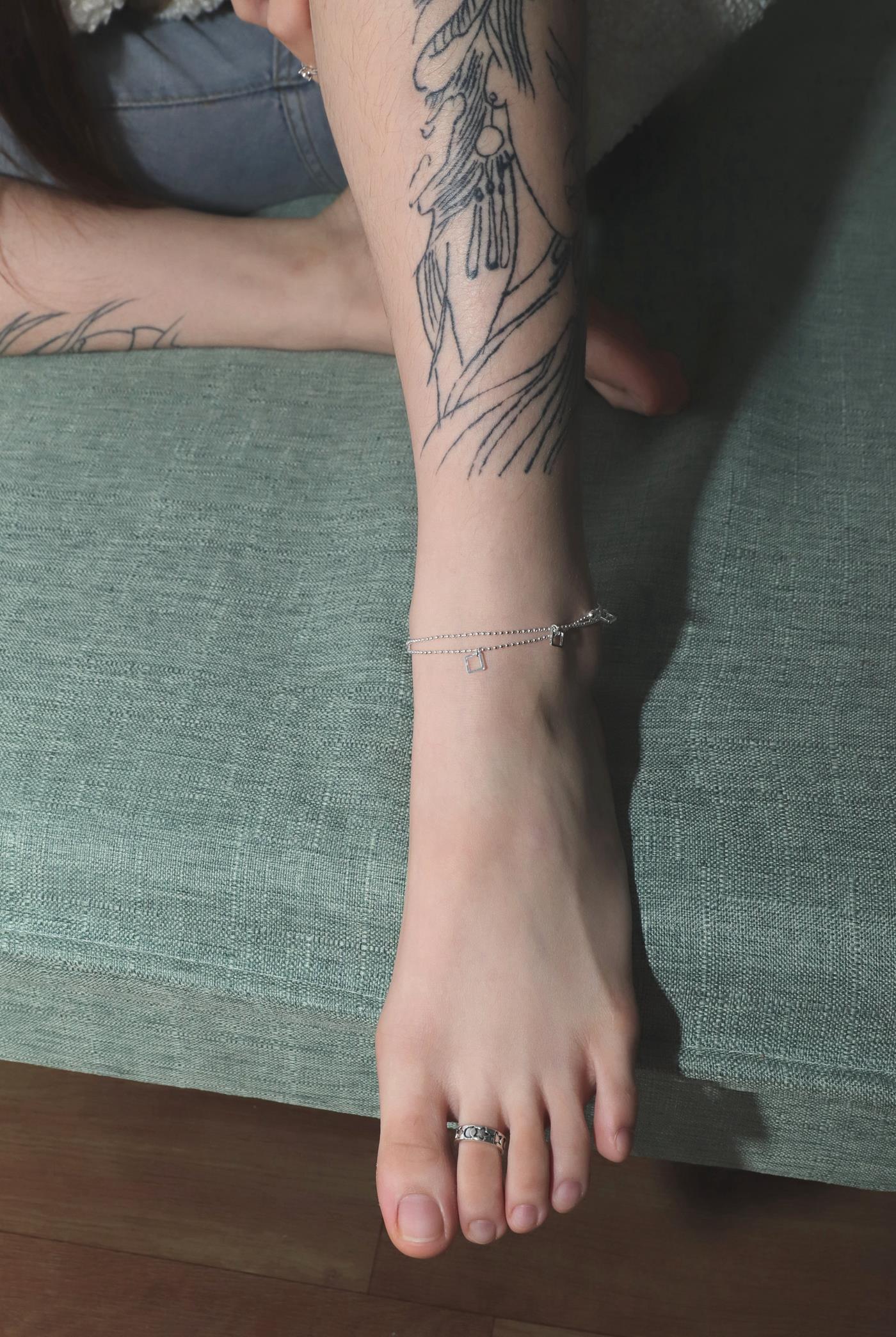 图片[110]-[Pary学生模拍] No.047 大美女婉华再次展示39码超白大美jiao [120P] – 速更版-美库