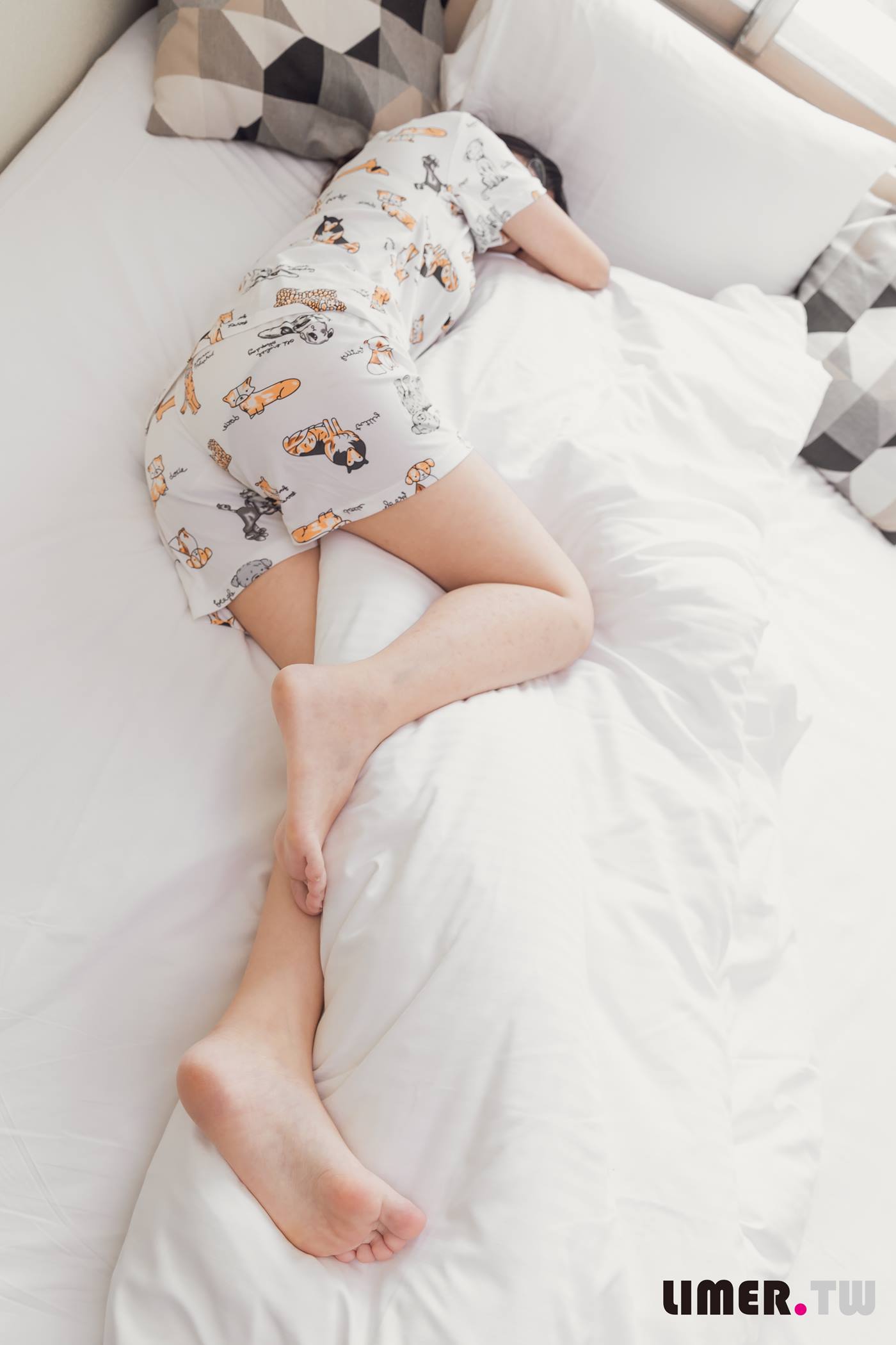 图片[22]-Limerence原创 NO.058 偷看熟睡凯西的小巧裸足[200P] – 速更版-美库