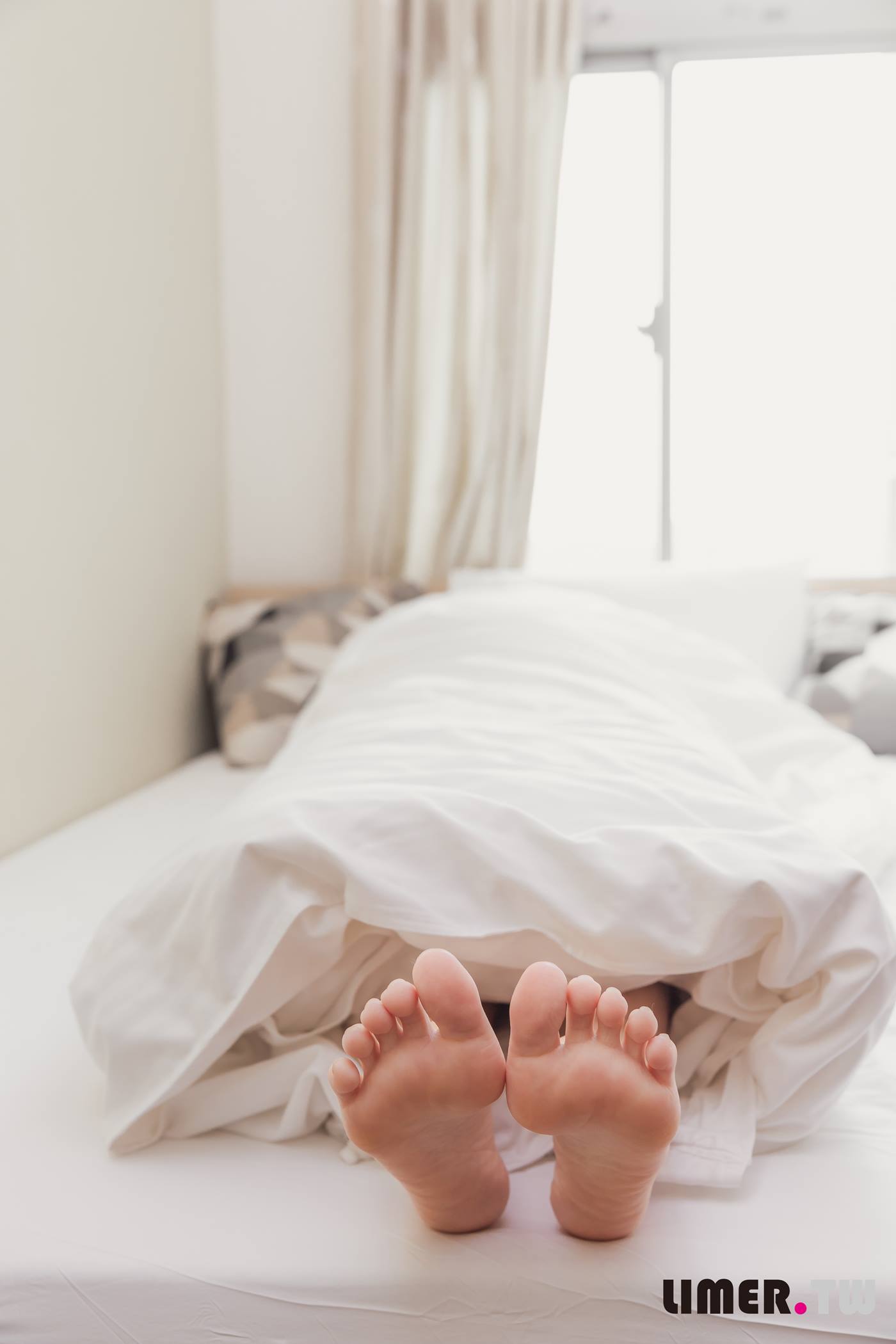 图片[24]-Limerence原创 NO.058 偷看熟睡凯西的小巧裸足[200P] – 速更版-美库