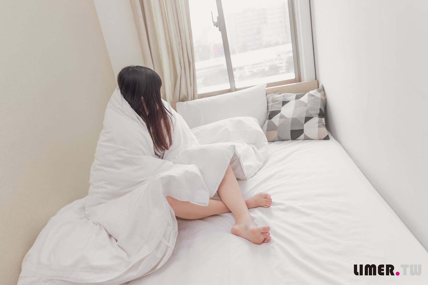 图片[31]-Limerence原创 NO.058 偷看熟睡凯西的小巧裸足[200P] – 速更版-美库