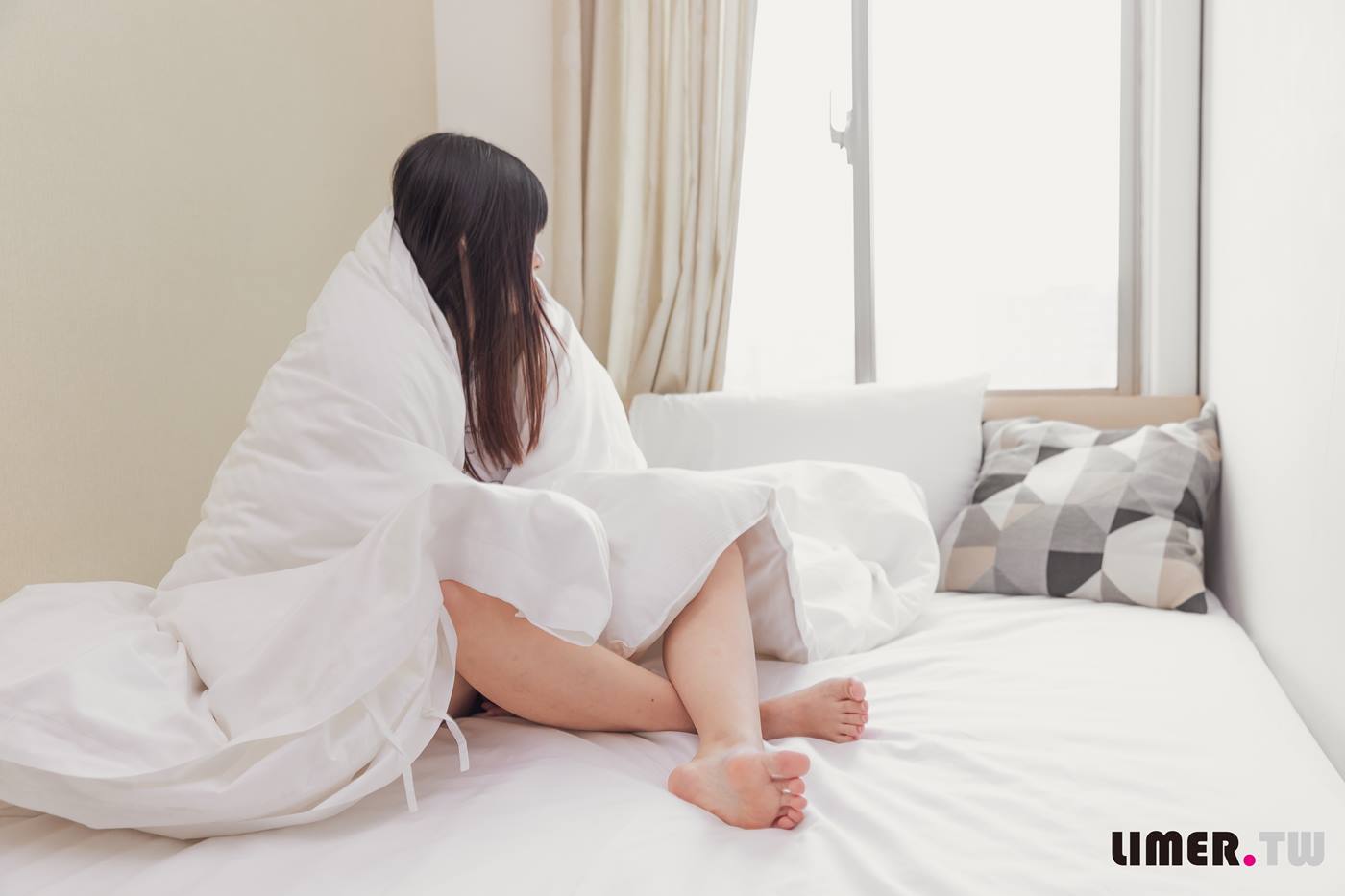 图片[32]-Limerence原创 NO.058 偷看熟睡凯西的小巧裸足[200P] – 速更版-美库