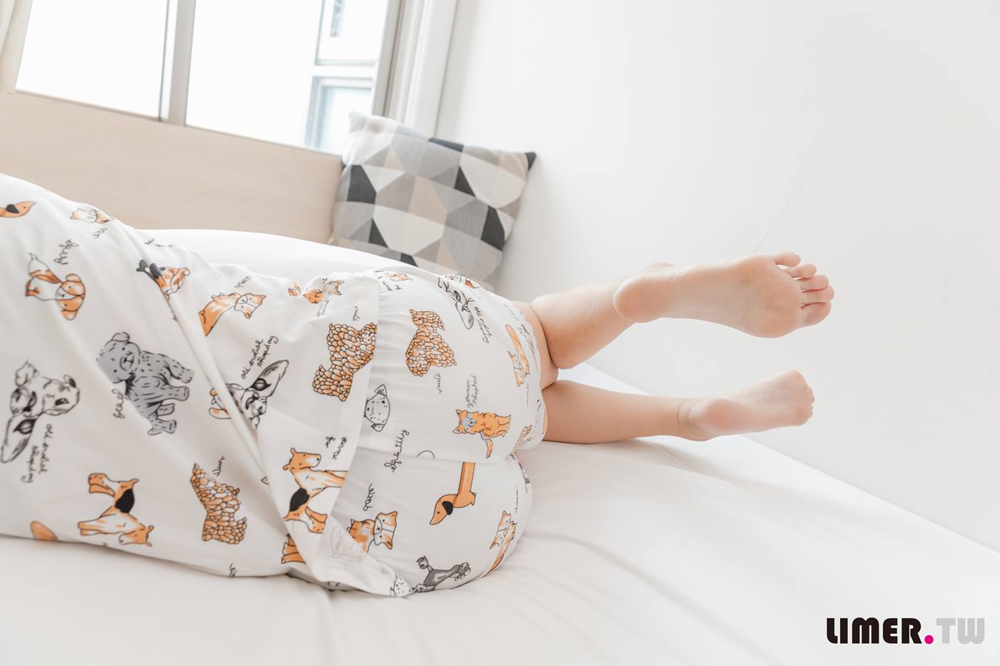 图片[57]-Limerence原创 NO.058 偷看熟睡凯西的小巧裸足[200P] – 速更版-美库