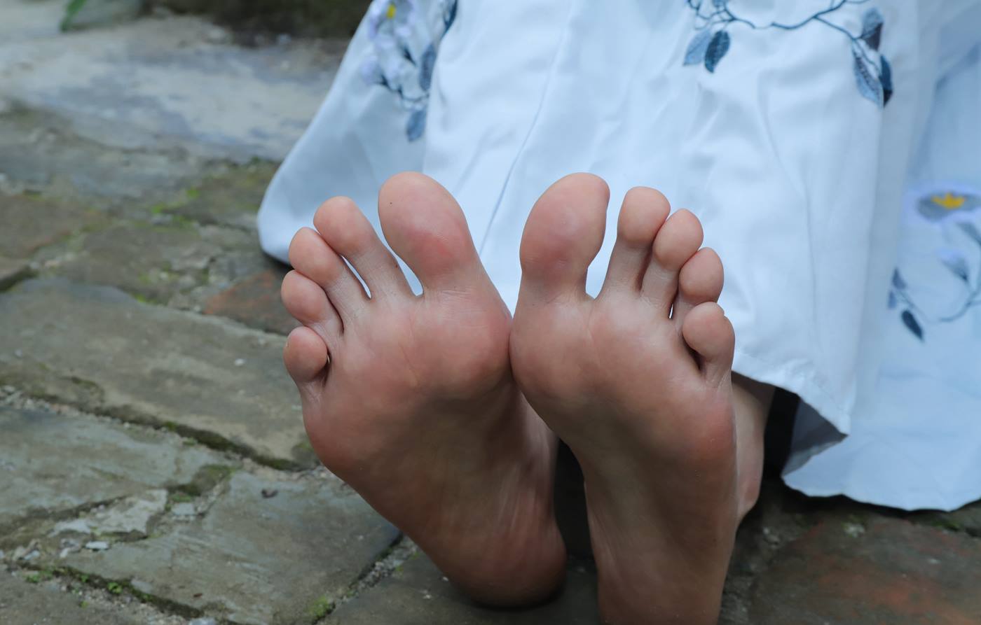 图片[14]-[Pary学生模拍] No.049 极品美女小芳穿上汉服古镇赤脚 [151P] – 速更版-美库