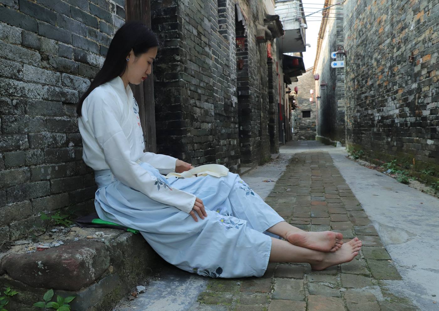图片[16]-[Pary学生模拍] No.049 极品美女小芳穿上汉服古镇赤脚 [151P] – 速更版-美库