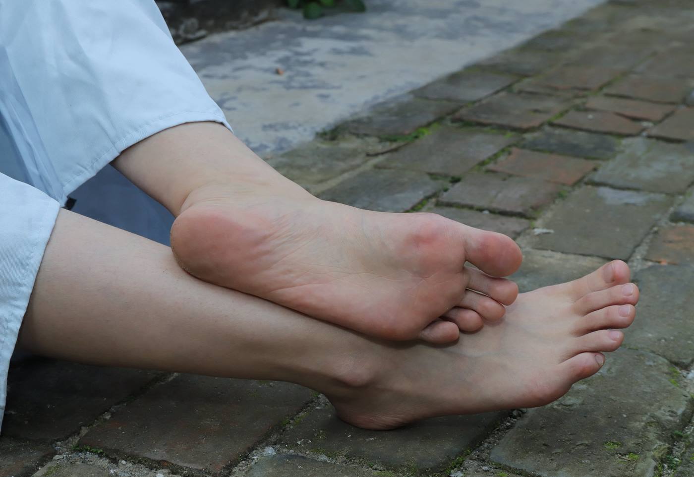 图片[17]-[Pary学生模拍] No.049 极品美女小芳穿上汉服古镇赤脚 [151P] – 速更版-美库