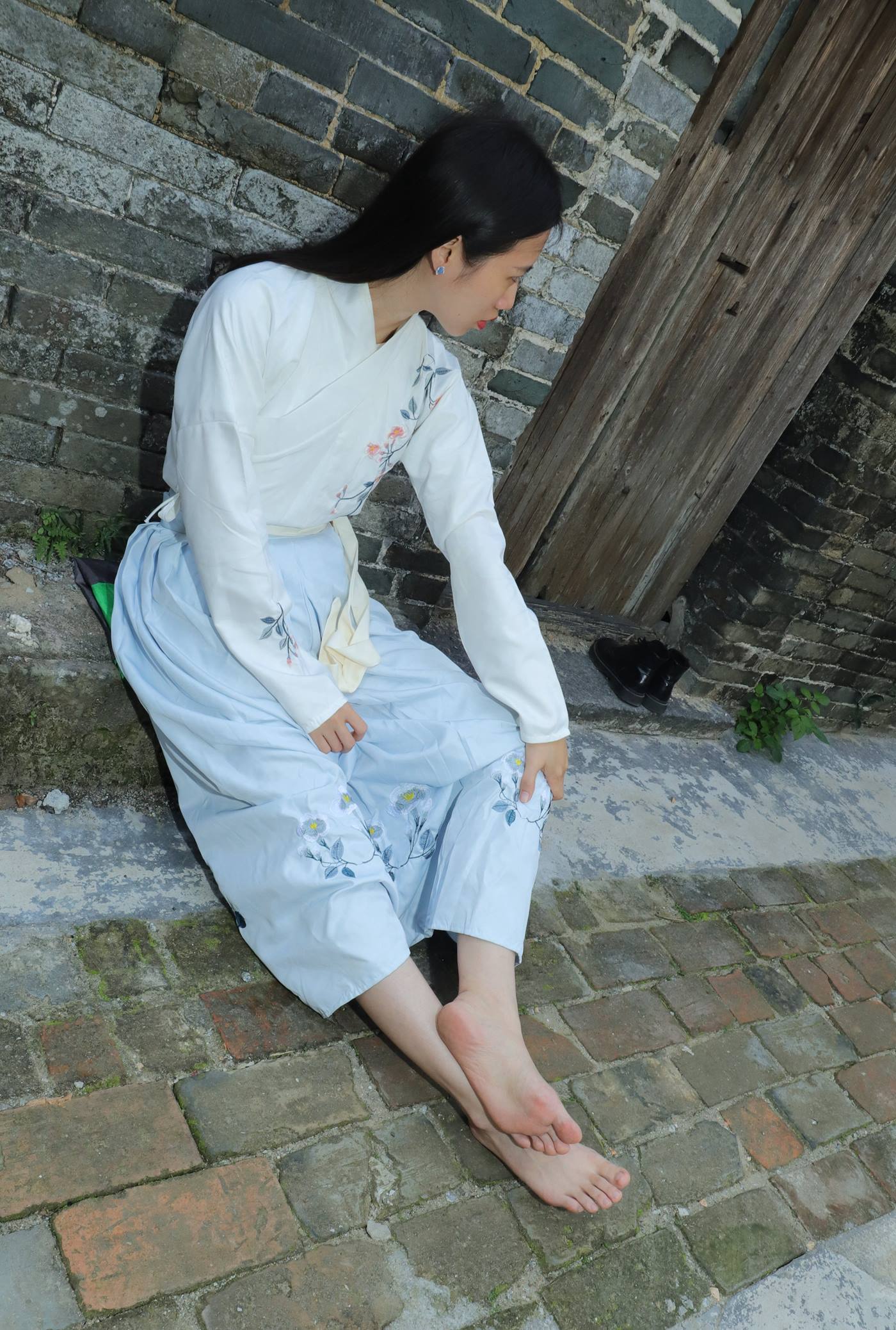 图片[20]-[Pary学生模拍] No.049 极品美女小芳穿上汉服古镇赤脚 [151P] – 速更版-美库