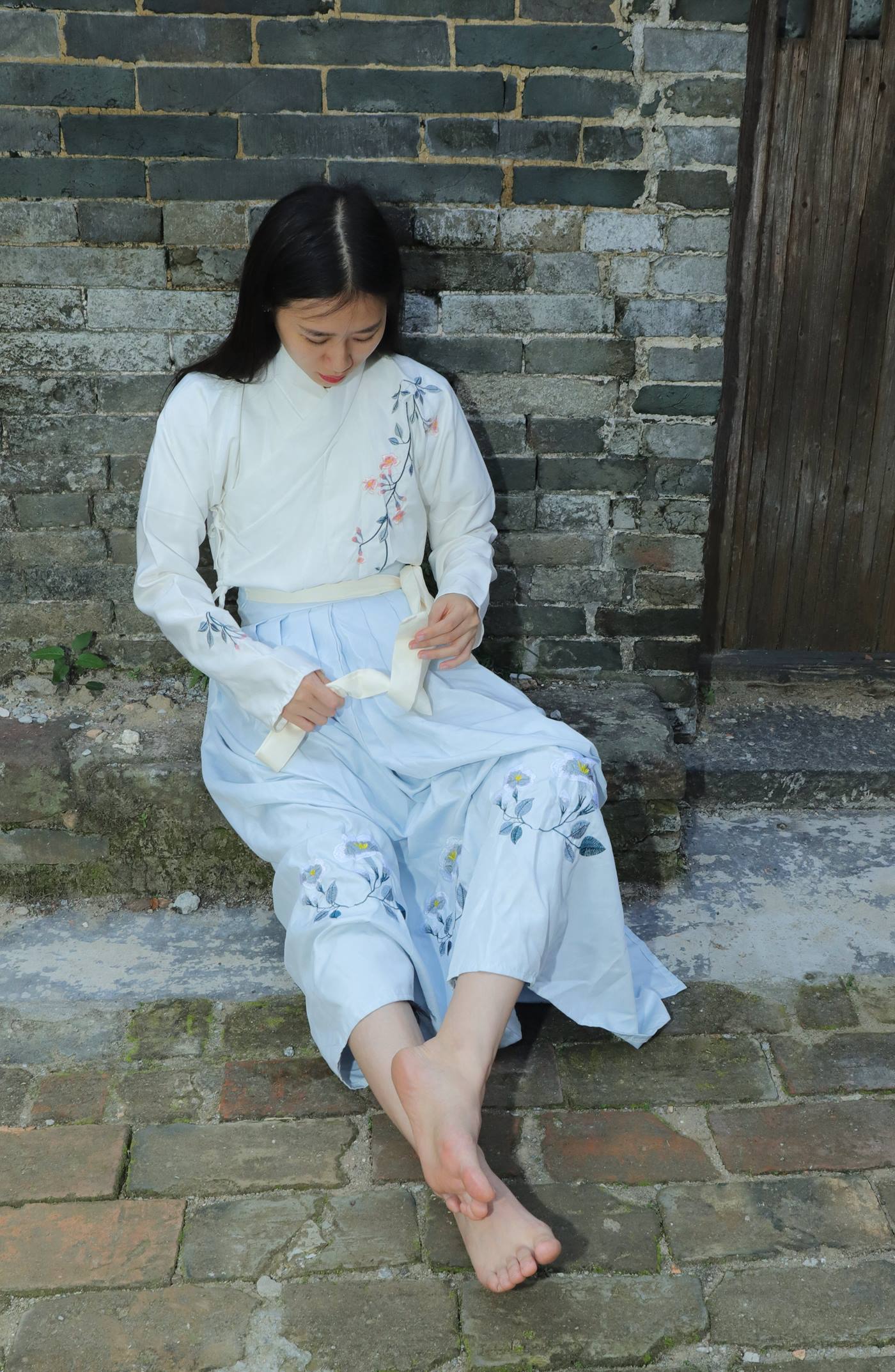 图片[21]-[Pary学生模拍] No.049 极品美女小芳穿上汉服古镇赤脚 [151P] – 速更版-美库