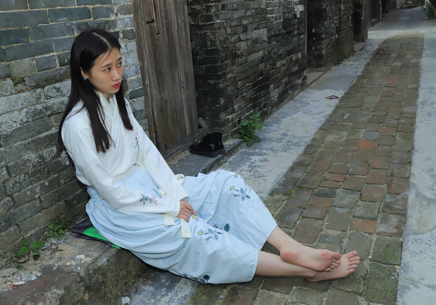 图片[25]-[Pary学生模拍] No.049 极品美女小芳穿上汉服古镇赤脚 [151P] – 速更版-美库