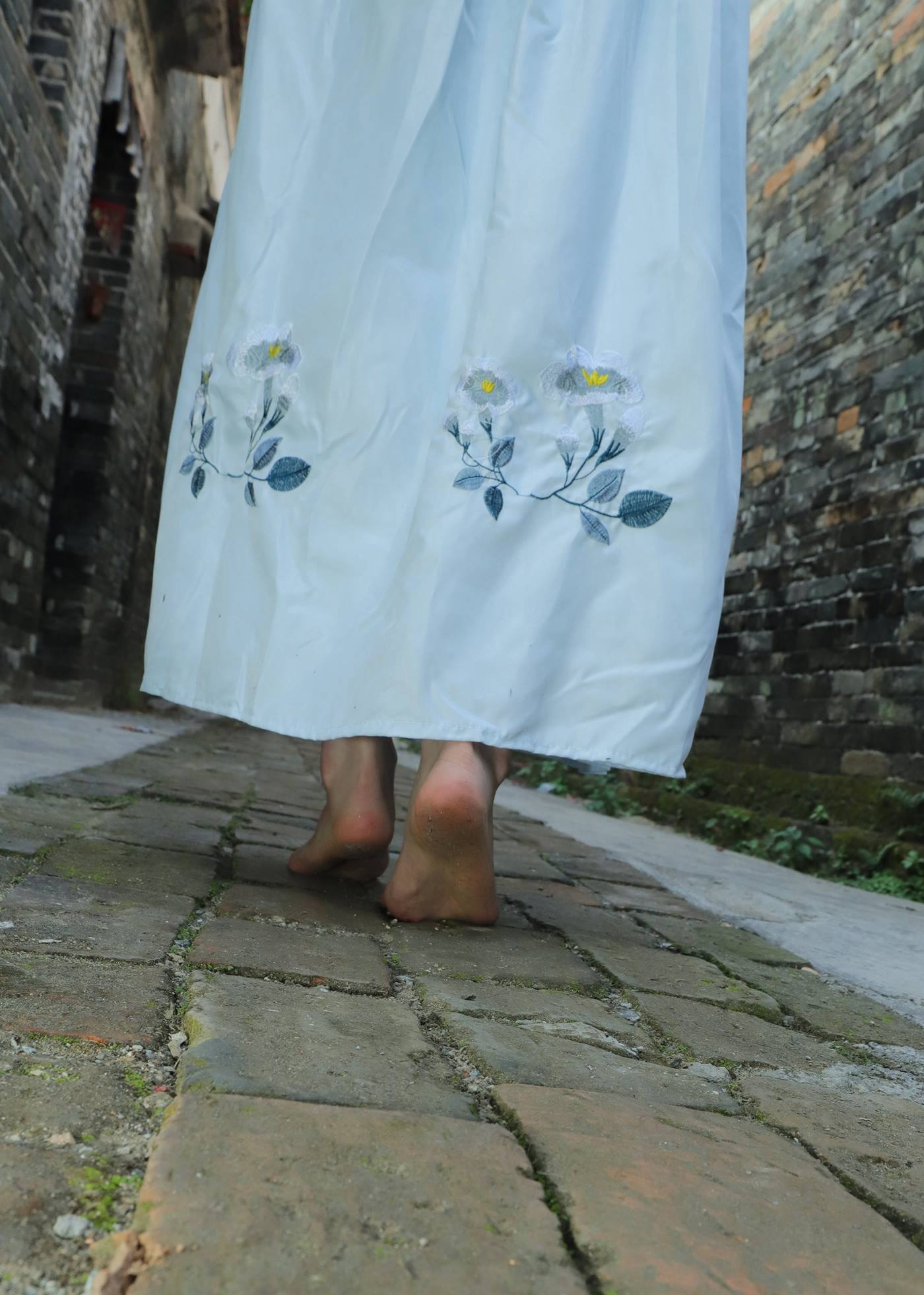 图片[26]-[Pary学生模拍] No.049 极品美女小芳穿上汉服古镇赤脚 [151P] – 速更版-美库