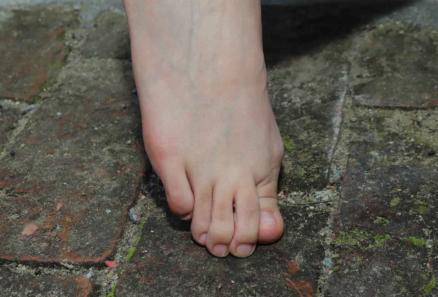 图片[35]-[Pary学生模拍] No.049 极品美女小芳穿上汉服古镇赤脚 [151P] – 速更版-美库