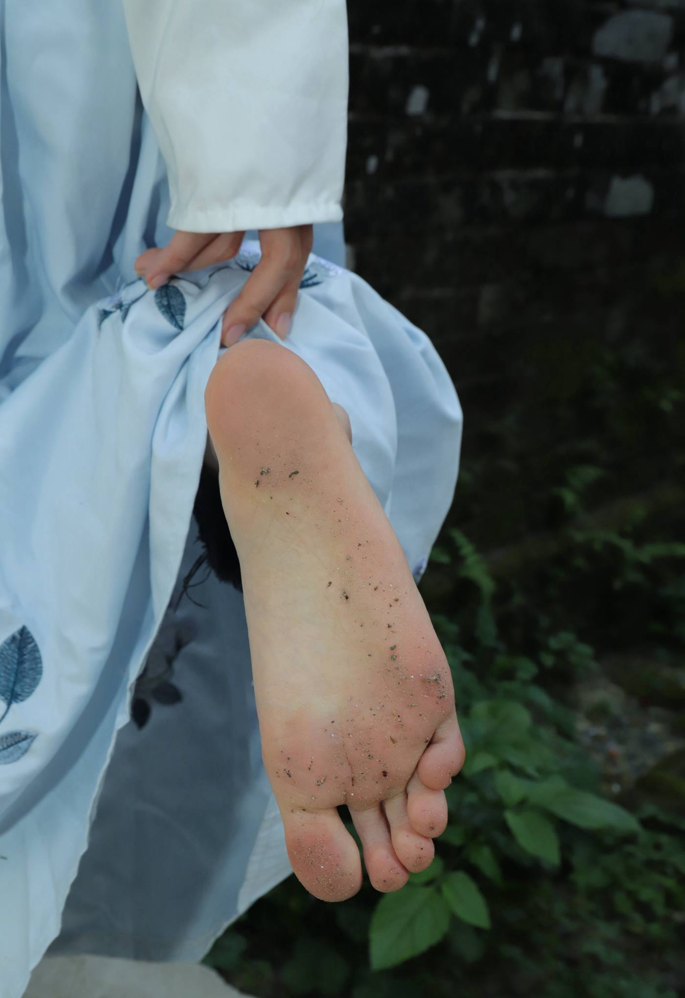 图片[38]-[Pary学生模拍] No.049 极品美女小芳穿上汉服古镇赤脚 [151P] – 速更版-美库