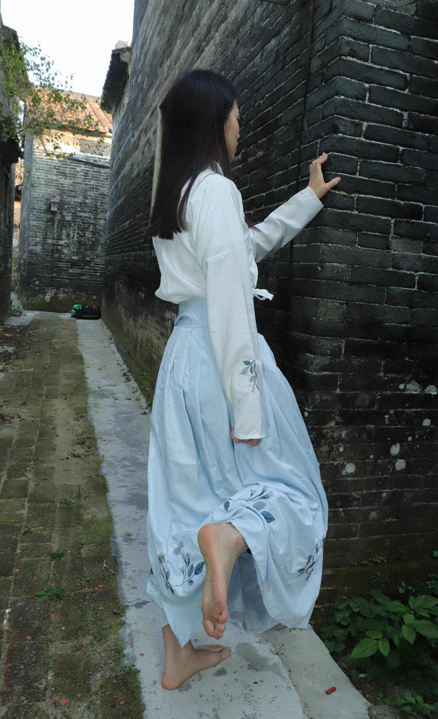 图片[39]-[Pary学生模拍] No.049 极品美女小芳穿上汉服古镇赤脚 [151P] – 速更版-美库