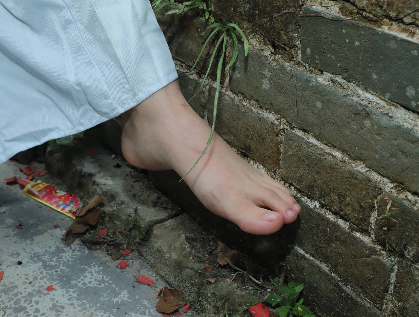 图片[42]-[Pary学生模拍] No.049 极品美女小芳穿上汉服古镇赤脚 [151P] – 速更版-美库