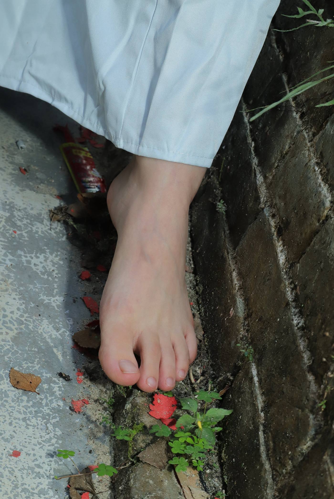 图片[43]-[Pary学生模拍] No.049 极品美女小芳穿上汉服古镇赤脚 [151P] – 速更版-美库