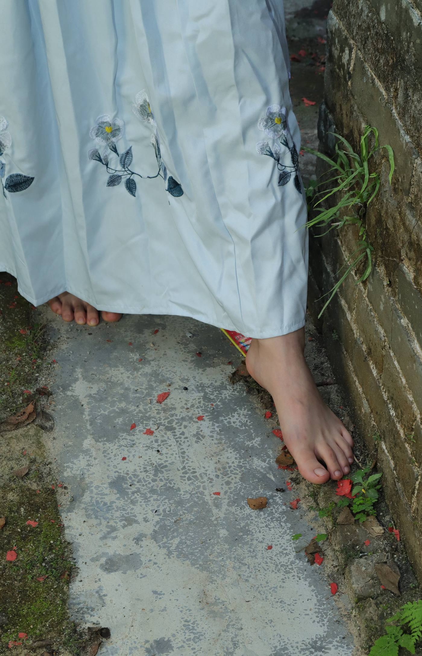 图片[45]-[Pary学生模拍] No.049 极品美女小芳穿上汉服古镇赤脚 [151P] – 速更版-美库