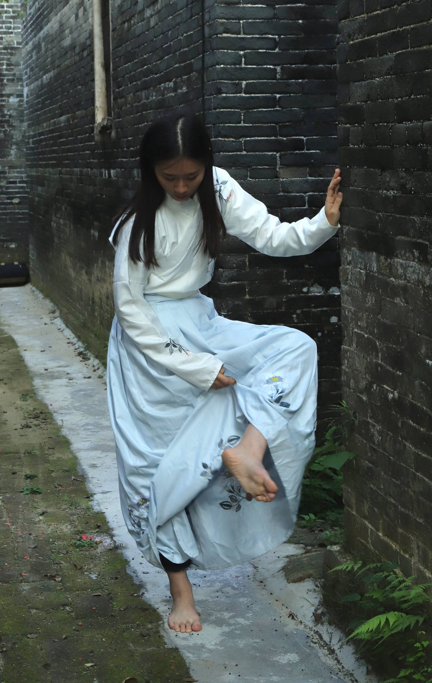 图片[46]-[Pary学生模拍] No.049 极品美女小芳穿上汉服古镇赤脚 [151P] – 速更版-美库