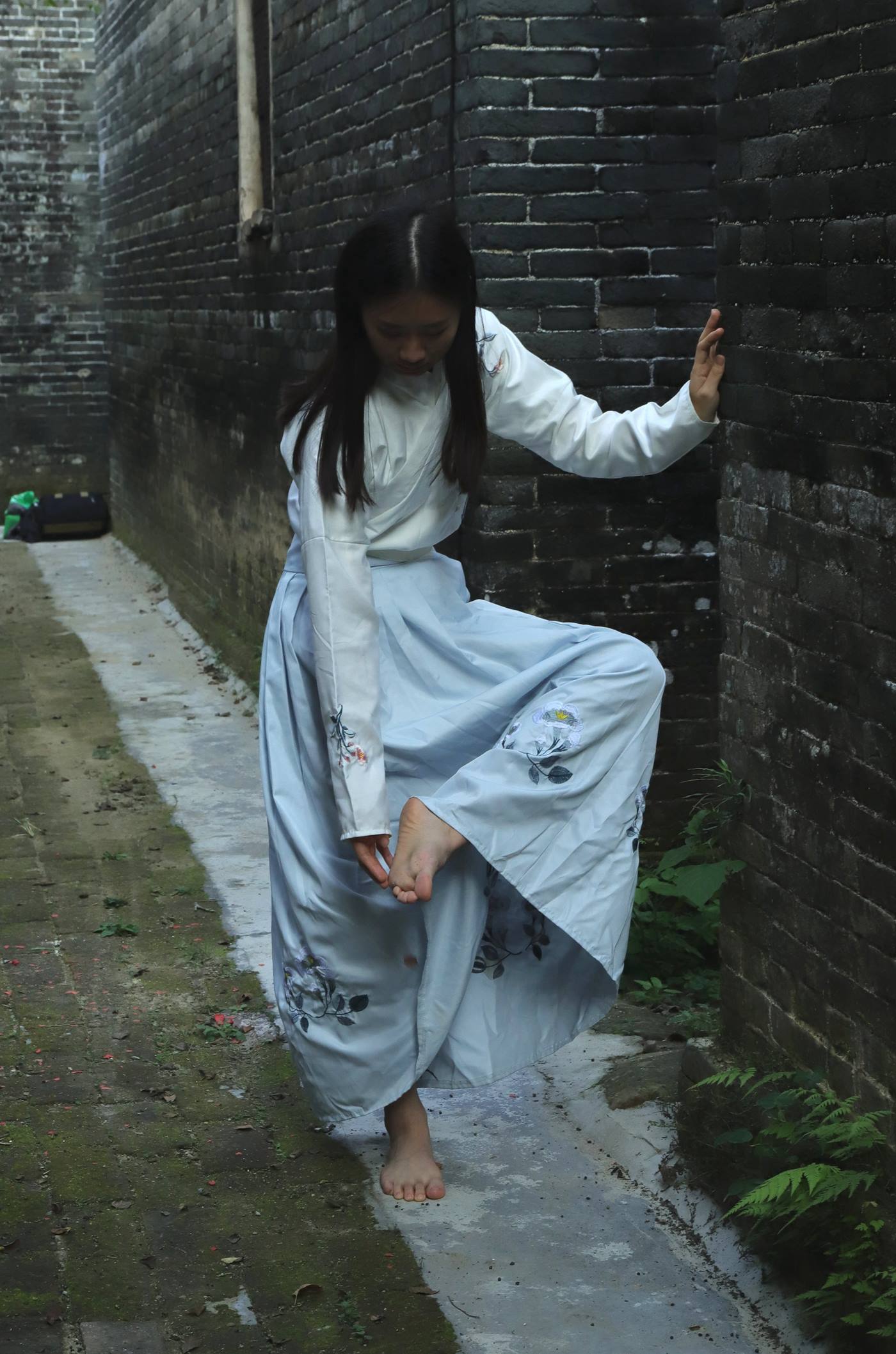 图片[47]-[Pary学生模拍] No.049 极品美女小芳穿上汉服古镇赤脚 [151P] – 速更版-美库