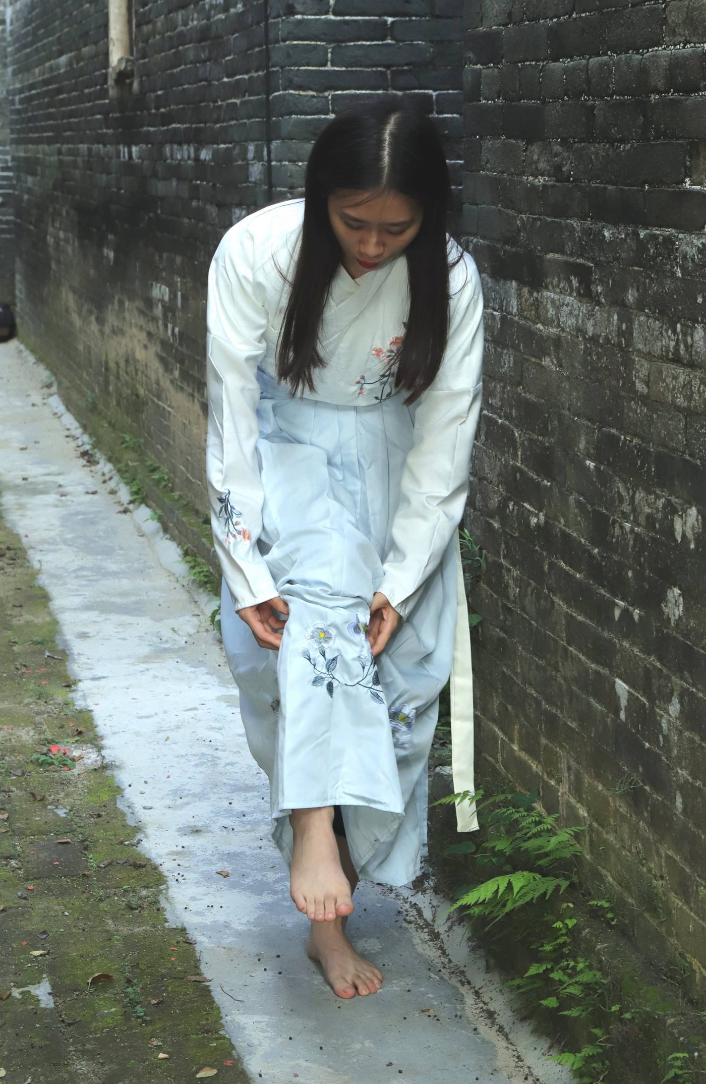 图片[48]-[Pary学生模拍] No.049 极品美女小芳穿上汉服古镇赤脚 [151P] – 速更版-美库