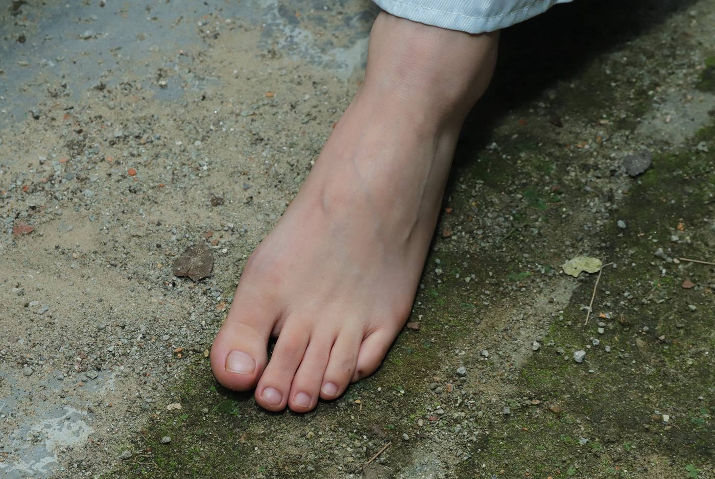 图片[50]-[Pary学生模拍] No.049 极品美女小芳穿上汉服古镇赤脚 [151P] – 速更版-美库