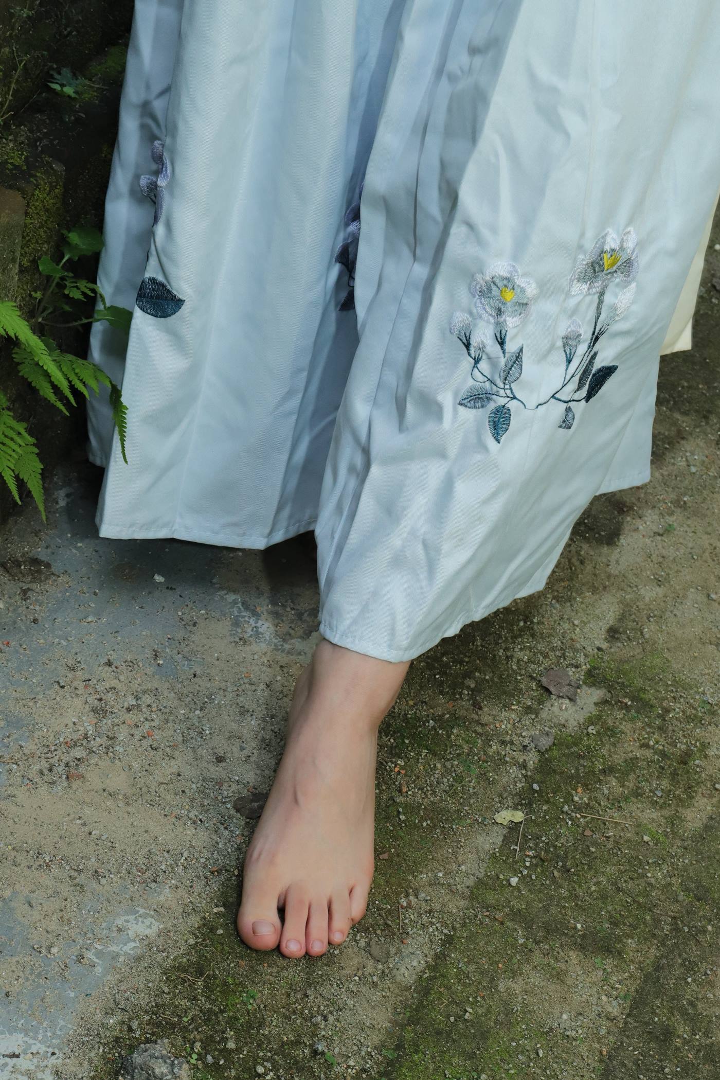 图片[51]-[Pary学生模拍] No.049 极品美女小芳穿上汉服古镇赤脚 [151P] – 速更版-美库