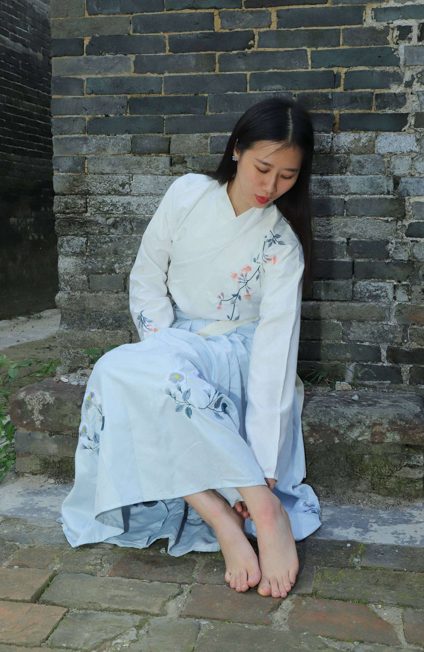 图片[61]-[Pary学生模拍] No.049 极品美女小芳穿上汉服古镇赤脚 [151P] – 速更版-美库