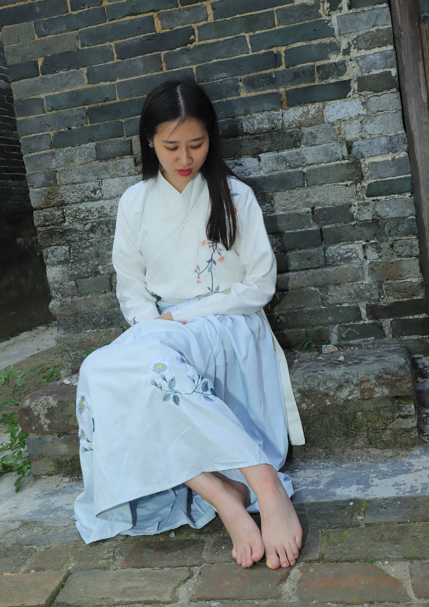 图片[62]-[Pary学生模拍] No.049 极品美女小芳穿上汉服古镇赤脚 [151P] – 速更版-美库