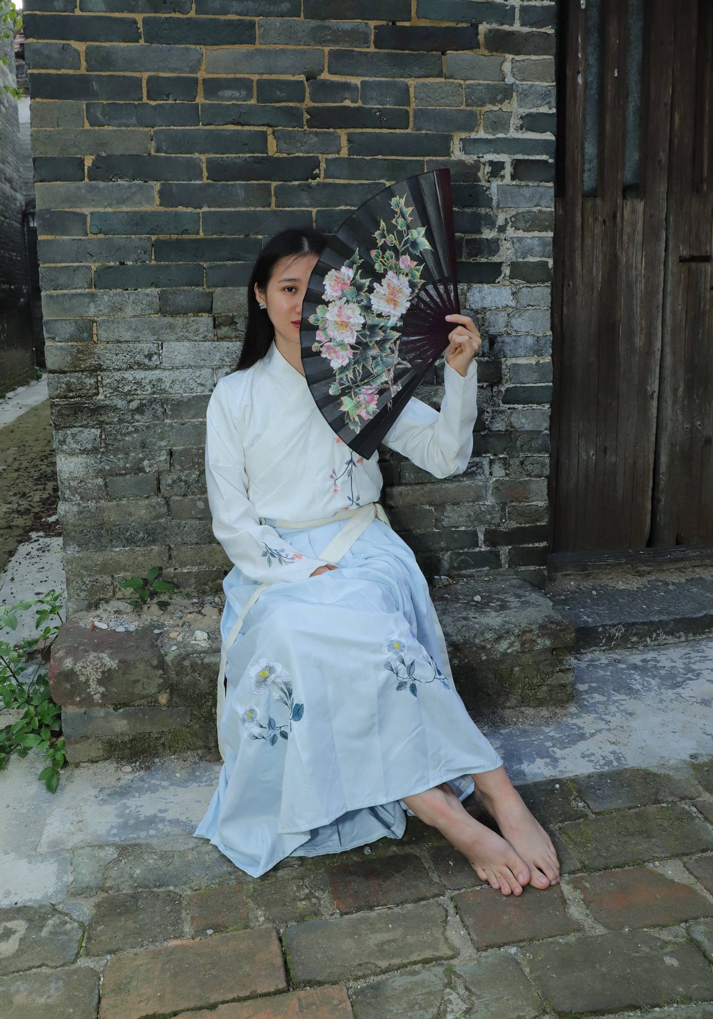 图片[63]-[Pary学生模拍] No.049 极品美女小芳穿上汉服古镇赤脚 [151P] – 速更版-美库